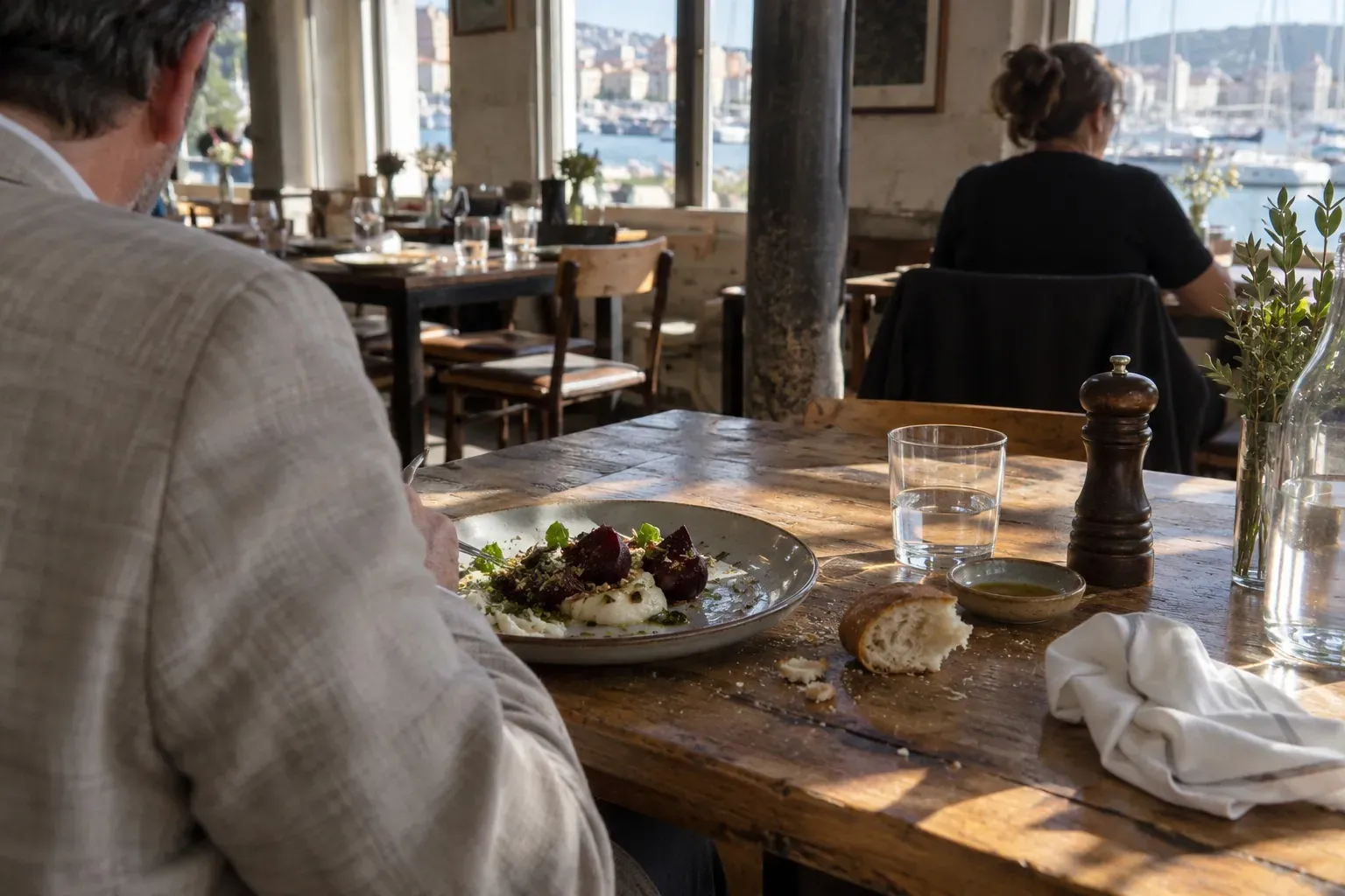 « Quand vous prenez une bouchée, c’est un paysage » : Claire Vallée, cheffe étoilée, cuisine au Télégraphe à Toulon